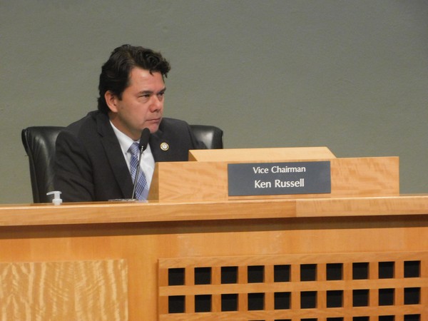 Russell on commission dais.JPG