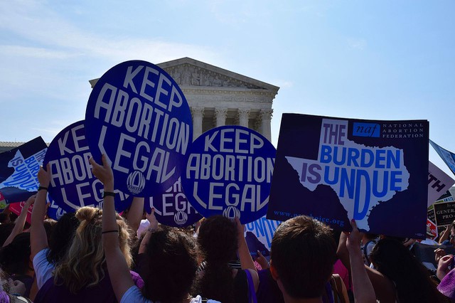 Pro-choice_demonstration_about_Whole_Woman's_Health_v._Hellerstedt_in_front_of_SCOTUS_01.jpg
