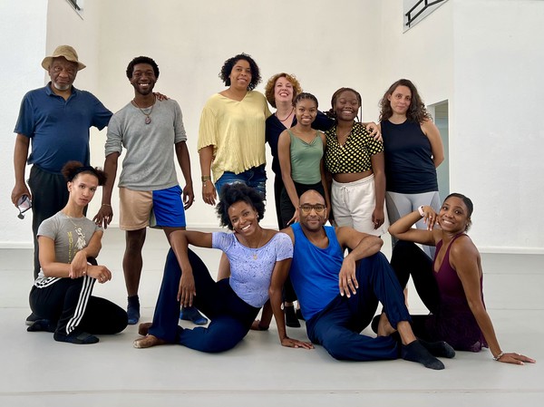 (5) Donald Byrd with choreographers, Jennifer Archibald and Helen Pickett, and students of the MoB Ballet Symposium’s Pathways to Performance choreography program. _ .jpg