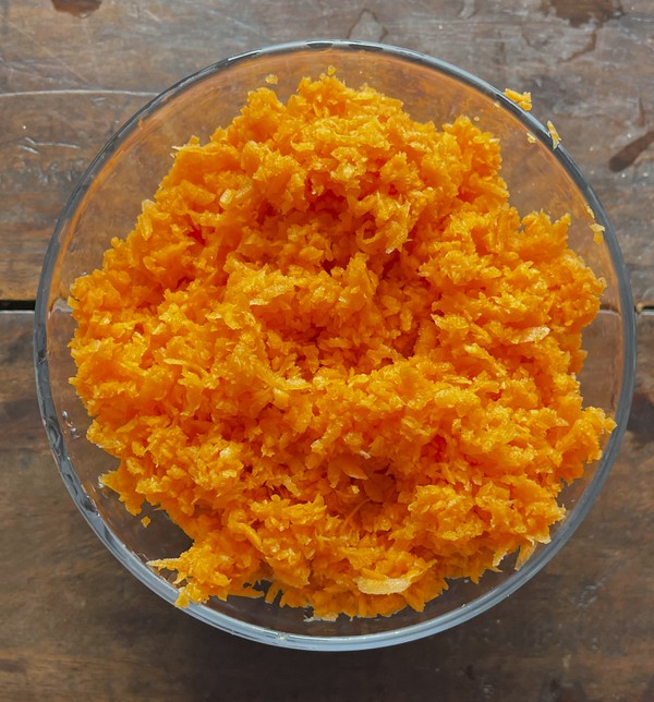 grated baby carrot has less -core- and bakes sweeter_IMG_4301.jpg